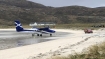 Khó tin nhưng có thật: Sân bay duy nhất trên thế giới có đường băng nằm trên mặt nước biển